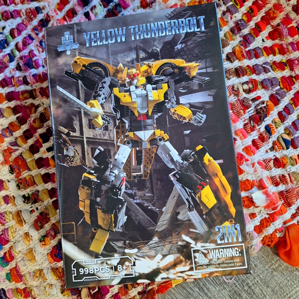 NIB Yellow Thunderbolt 2 in 1 stem robot building set
